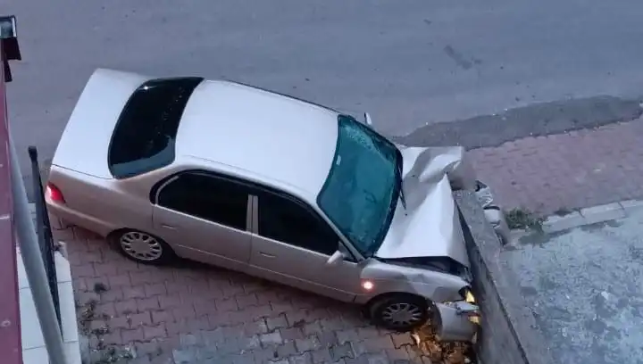 Kontrolü Kaybeden Araç Duvara Çarptı, Korku Dolu Anlar Yaşandı!