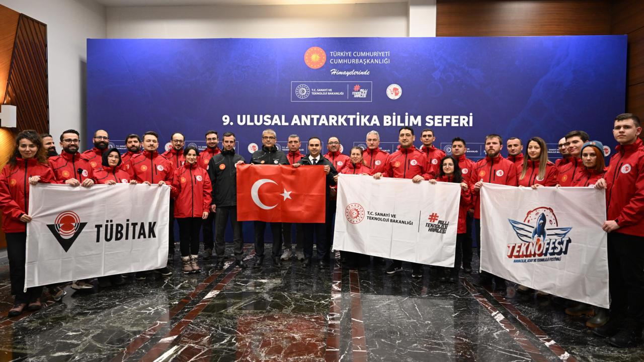 Türk Bilim İnsanları Yine Antarktika'ya Yol Alıyor