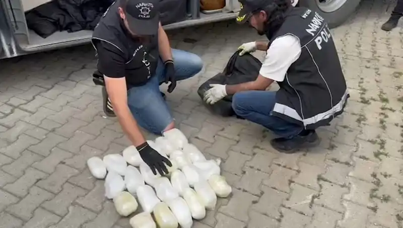 Yolcunun Valizinden Çıkan 13 Kilo Metamfetamin, Sınır Güvenliğini Tehlikeye Attı