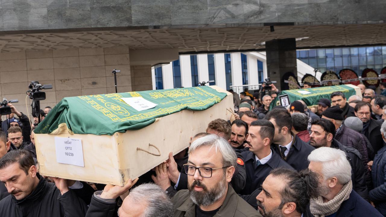 Bolu'daki facia sonrası hayatını kaybedenler toprağa veriliyor