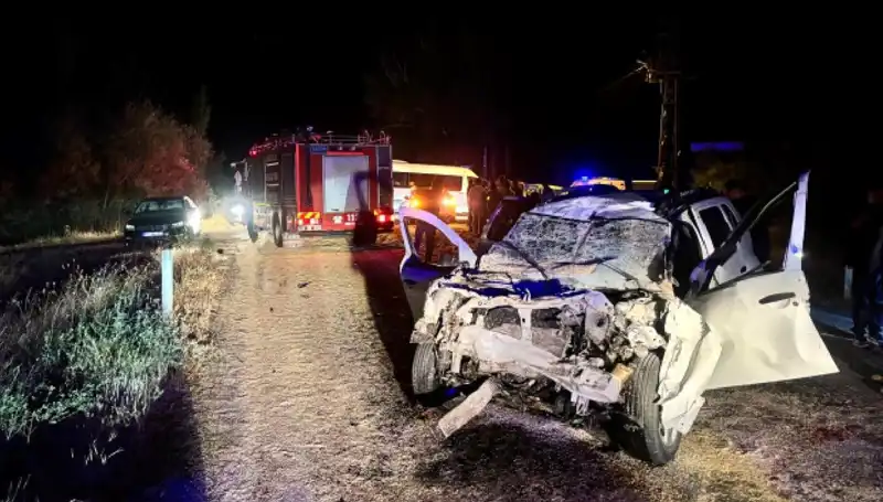 Traktör ve Cipe Çarpışma: 5 Yaralı, Olay Yeri Kaosla Dolu