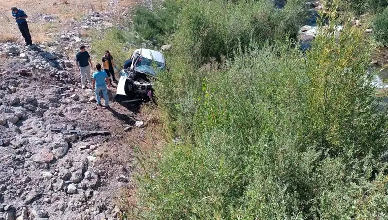 Sivas’ta Otomobil Dere Yatağına Uçtu: İki Can Kaybı!