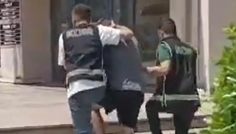 Sahte Dövizle Alışveriş Yapan Turist, Türkiye'den Sınır Dışı Edildi!