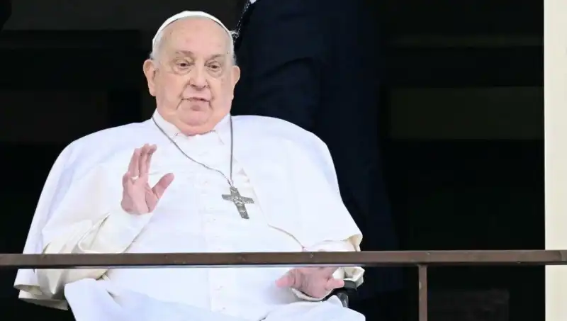 Papa Francis, 5 Haftalık Aradan Sonra Hastanede Görüntülendi: Sağlık Durumu Nasıldır?