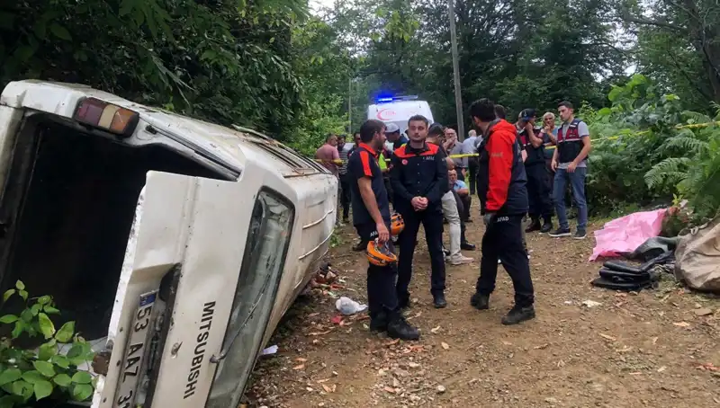 Rize'de Minibüs Kazası: Yamaçtan Yuvarlanan Araçta Acı Bilançoya Ulaşıldı