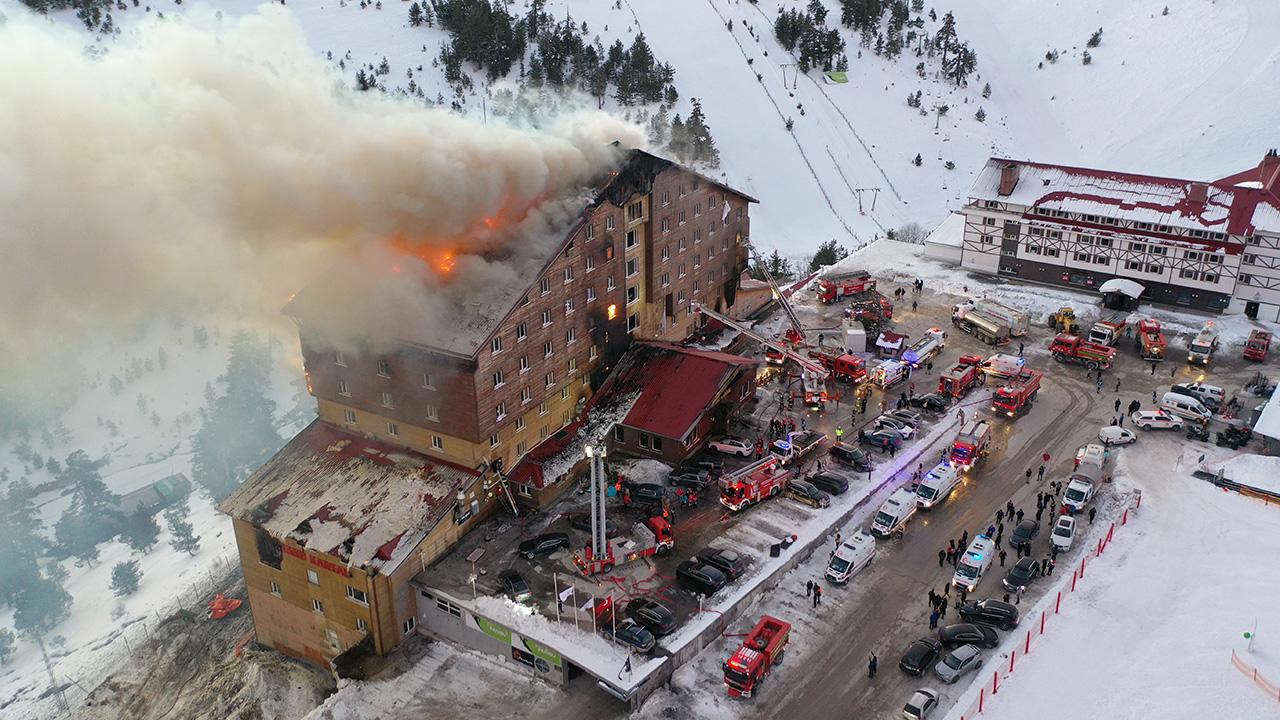 ** Kartalkaya'da Korkunç Otel Yangını: 10 Ölü, 32 Yaralı

**