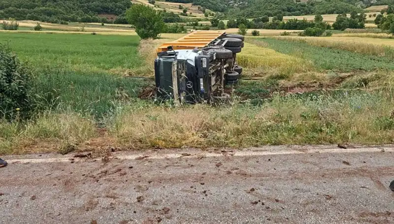 Tokat'ta Devrilen Kamyonun Şoförü Trafik Kazasında Hayatını Kaybetti