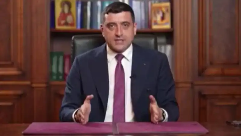 Romanya'da Seçimlerin İlk Turunda Aşırı Sağcı Aday Öne Geçti