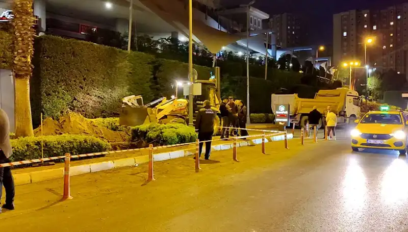 Küçükçekmece’de Doğal Gaz Borusu Paniği: Tehlike Altında Kalabalık Alanlar