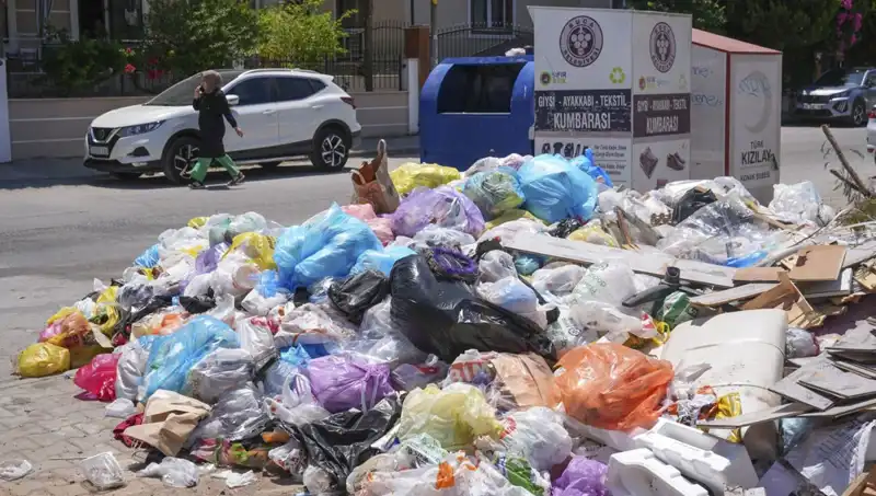 İzmir'de Artan Çöp Yığınları: Çözüm Neredeyse Yok mu?