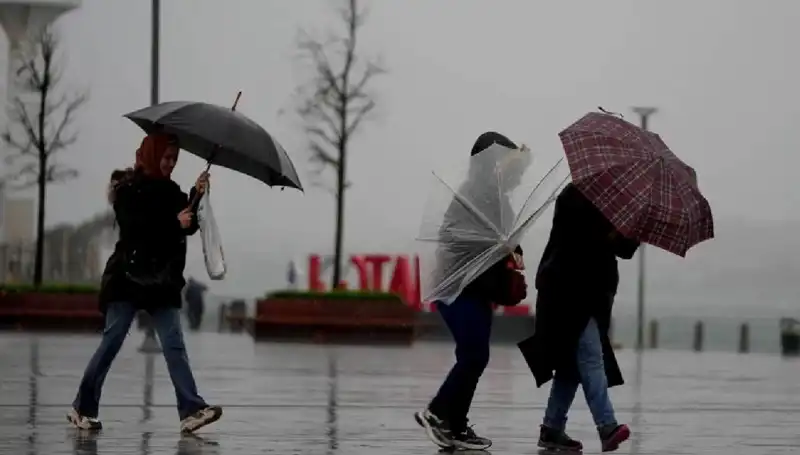 Meteoroloji'den İki Bölgeye Kuvvetli Sağanak Uyarısı Geldi!
