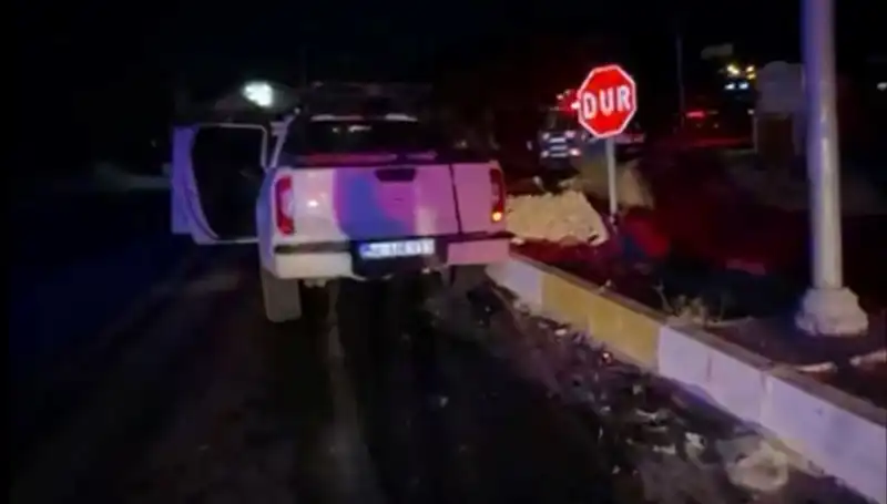 İzmir’de Kamyonet ile Hafif Ticari Araç Çarpıştı: 7 Kişi Yaralandı