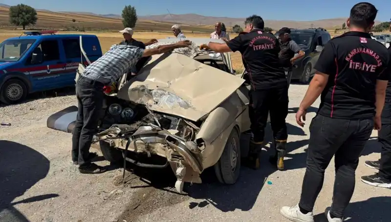 Kahramanmaraş'ta Kamyonet ve Otomobil Çarpıştı: 2 Yaralı