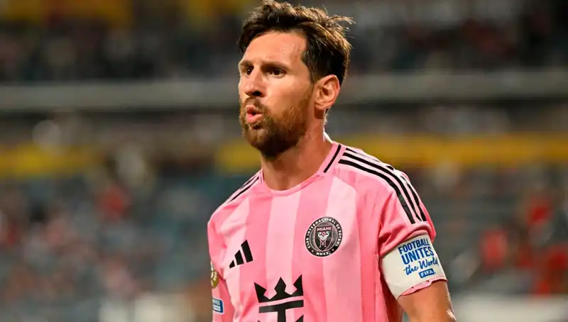 Messi’nin Yeni Macerası: Son Dakika Şutu Direkten Döndü!