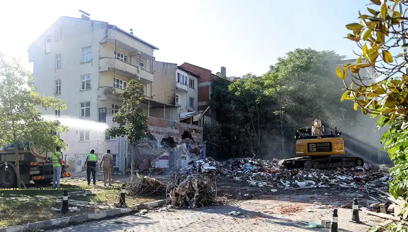 Sındırgı'daki Depremler Devam Ediyor: 4.0 ve 3.6 Şiddetinde Artçılar