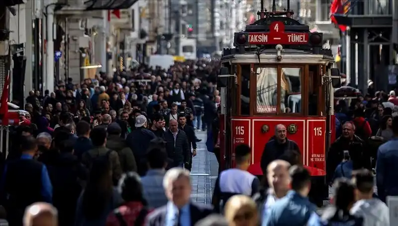 Türkiye'nin Nüfusu Rekor Seviyeye Ulaşarak Artış Gösterdi